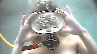 bottle,groped,underwater